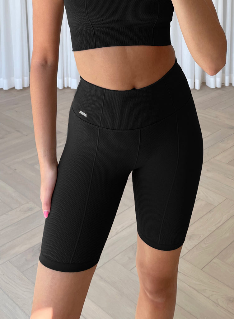 BLACK LUXE SEAMLESS BIKER SHORTS – AIM'N AU